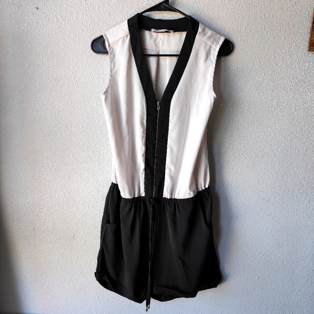 Woman's Romeo And Juliet Couture Black and White Sleeveless Romper Size M